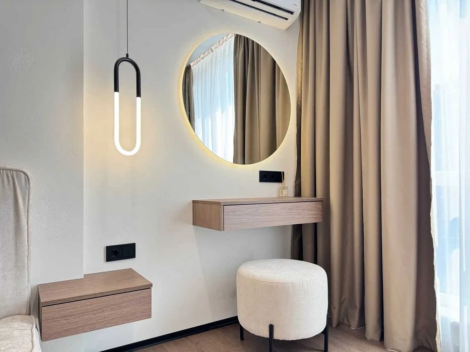 Two-room apartment in the center with luxurious renovation