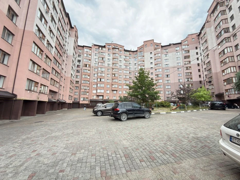 Продаж 1-кімнатної квартири в обжитій новобудові в центрі .