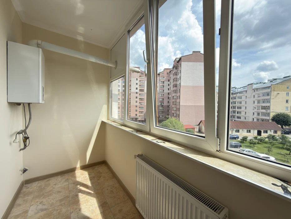 Продаж 1-кімнатної квартири в обжитій новобудові в центрі .