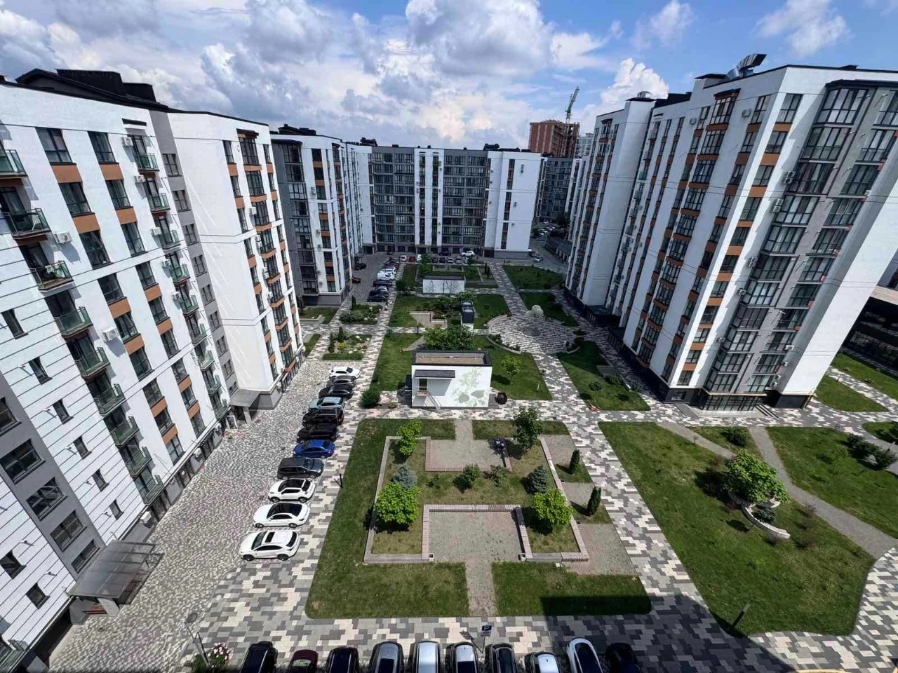 3-room apartment for sale in the Lypky residential complex