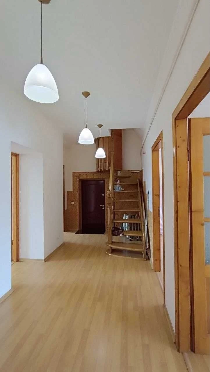 Трикімнатний польський люкс в центрі міста, в. Мулика