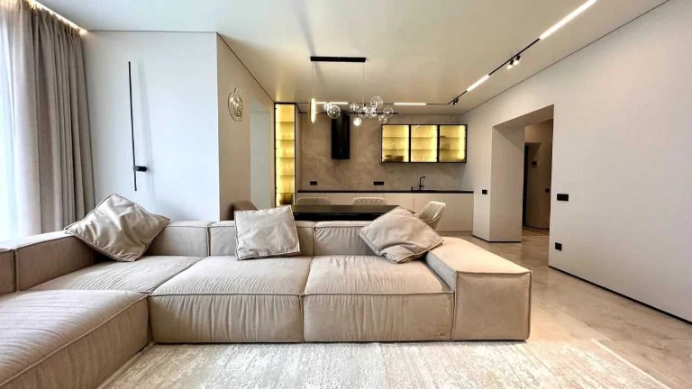 Продаж 3к квартири з дизайнерським ремонтом , меблями та тех