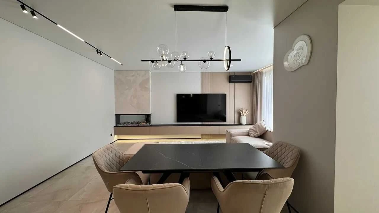 Продаж 3к квартири з дизайнерським ремонтом , меблями та тех
