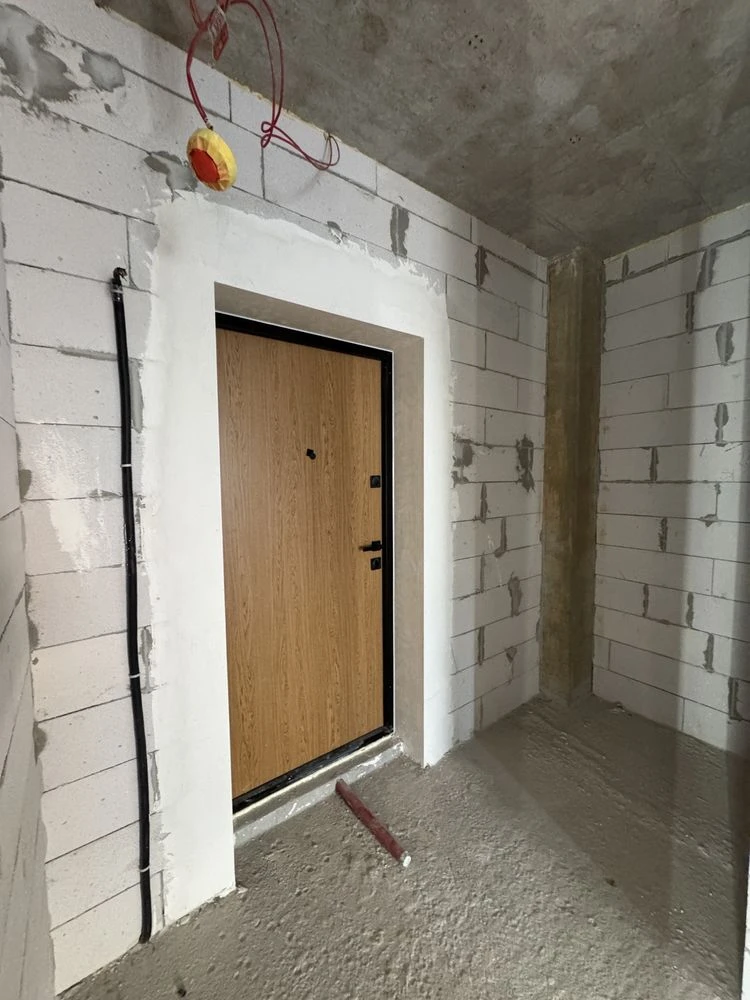 Sale of a three-room business-class apartment in the Yarko Center residential complex -