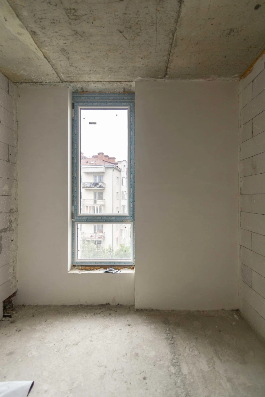 ЗДАНА 3 К Топова квартира в центрі міста з видом на ратушу!