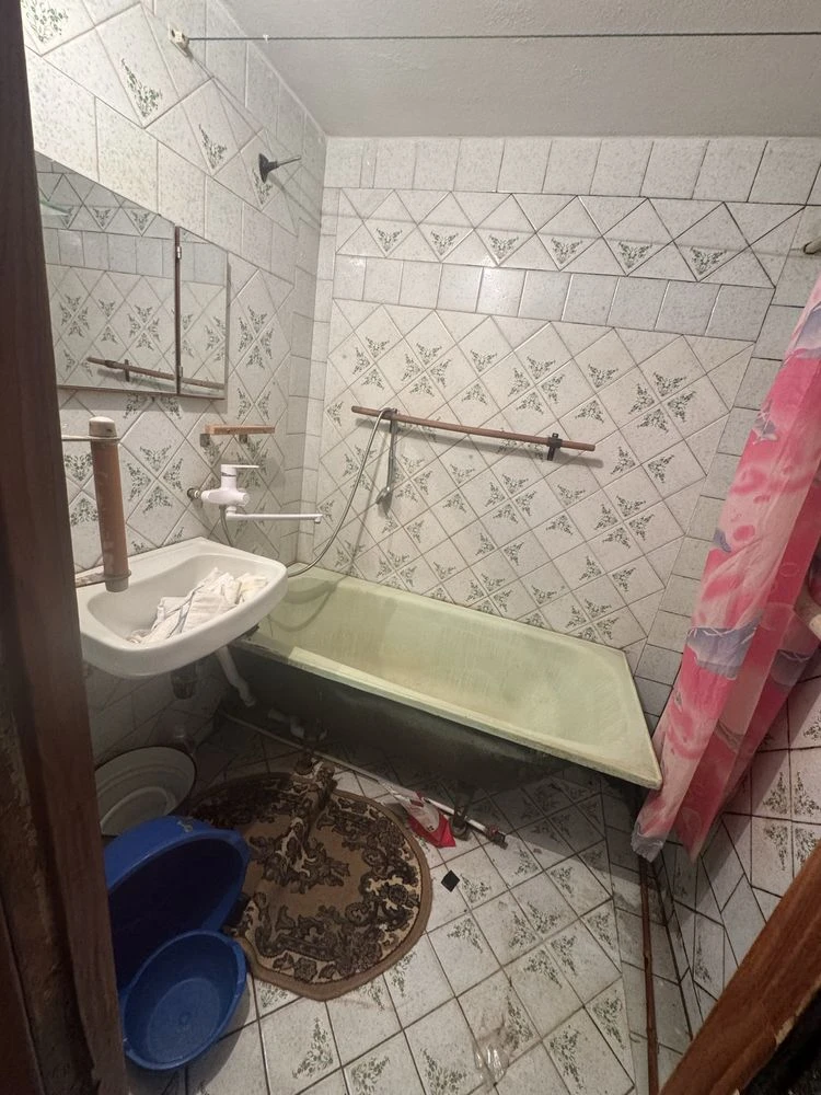 Продаю 2 ком.кв. Корабельный р-н