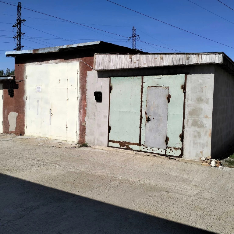 Продам гаражи  в  ОАГК  "Пограничник".