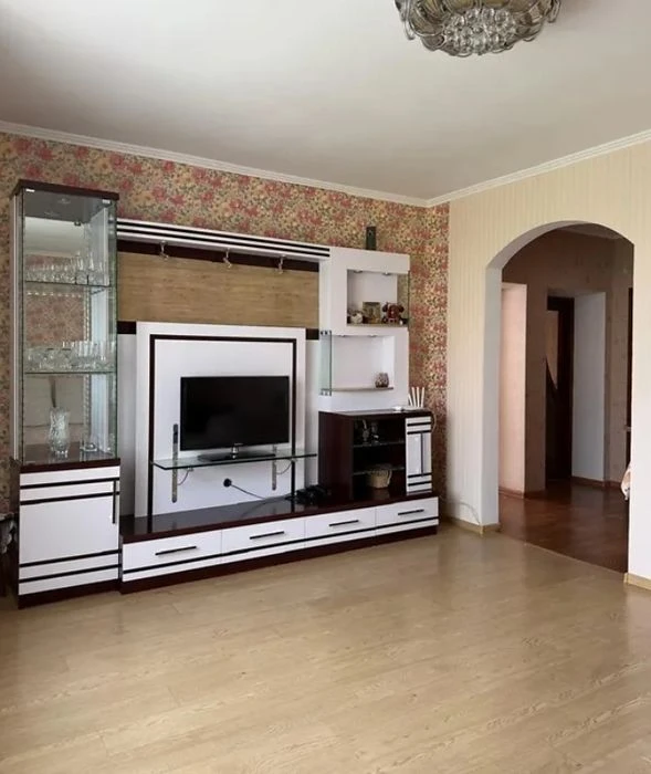 Продаж 2 кімнатної квартири з автономним опаленням - Чайка