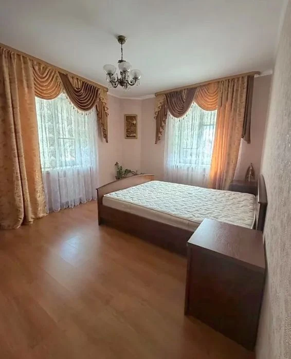 Продаж 2 кімнатної квартири з автономним опаленням - Чайка