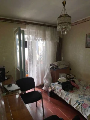 Продається  4-к квартира на Артема