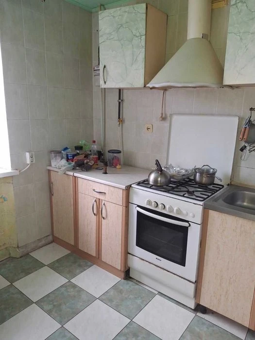 Продається  4-к квартира на Артема