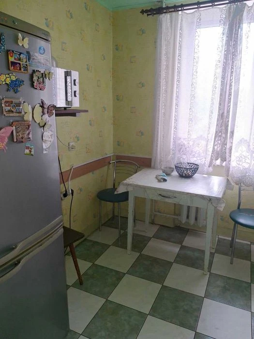 Продається  4-к квартира на Артема