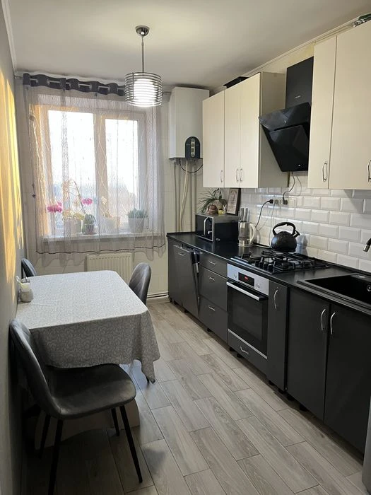 Продам 3-кімнатну квартиру від власника, Жадова (за Атб), 65