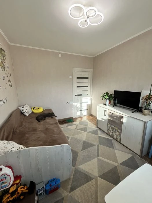 Продам 3-кімнатну квартиру від власника, Жадова (за Атб), 65