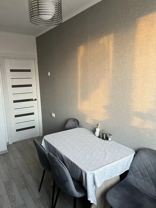 Продам 3-кімнатну квартиру від власника, Жадова (за Атб), 65