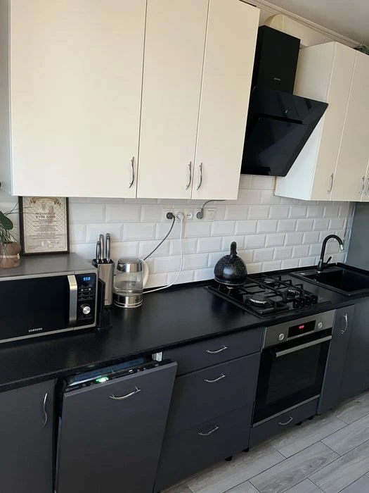 Продам 3-кімнатну квартиру від власника, Жадова (за Атб), 65