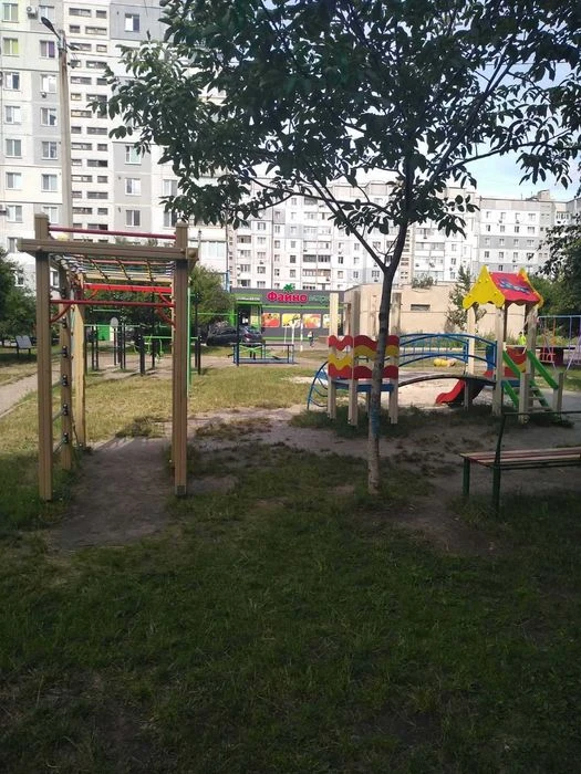 продаж 3к кв на Жадова