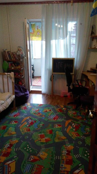продаж 3к кв на Жадова