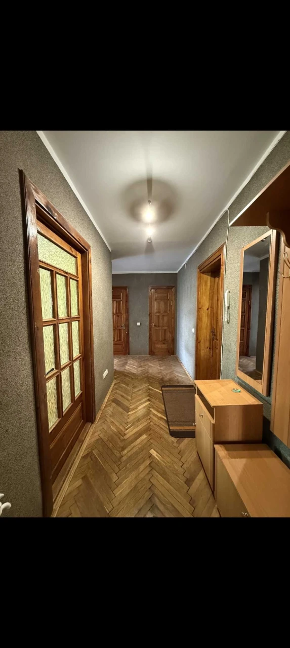 Продам 2 кімнатну квартиру на Відродження