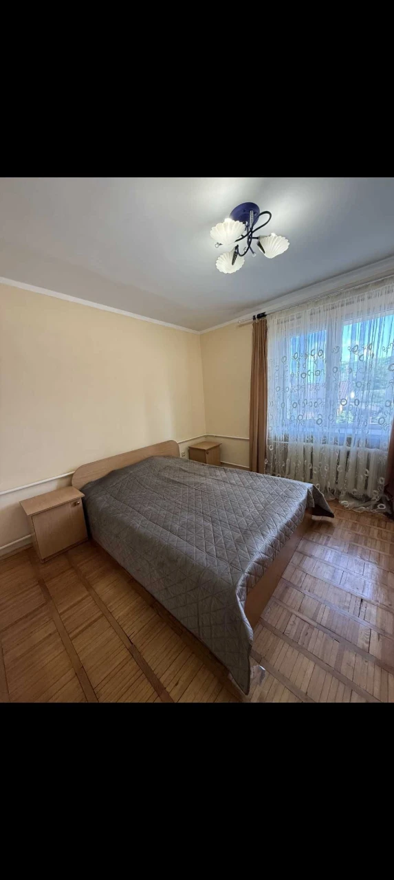 Продам 2 кімнатну квартиру на Відродження