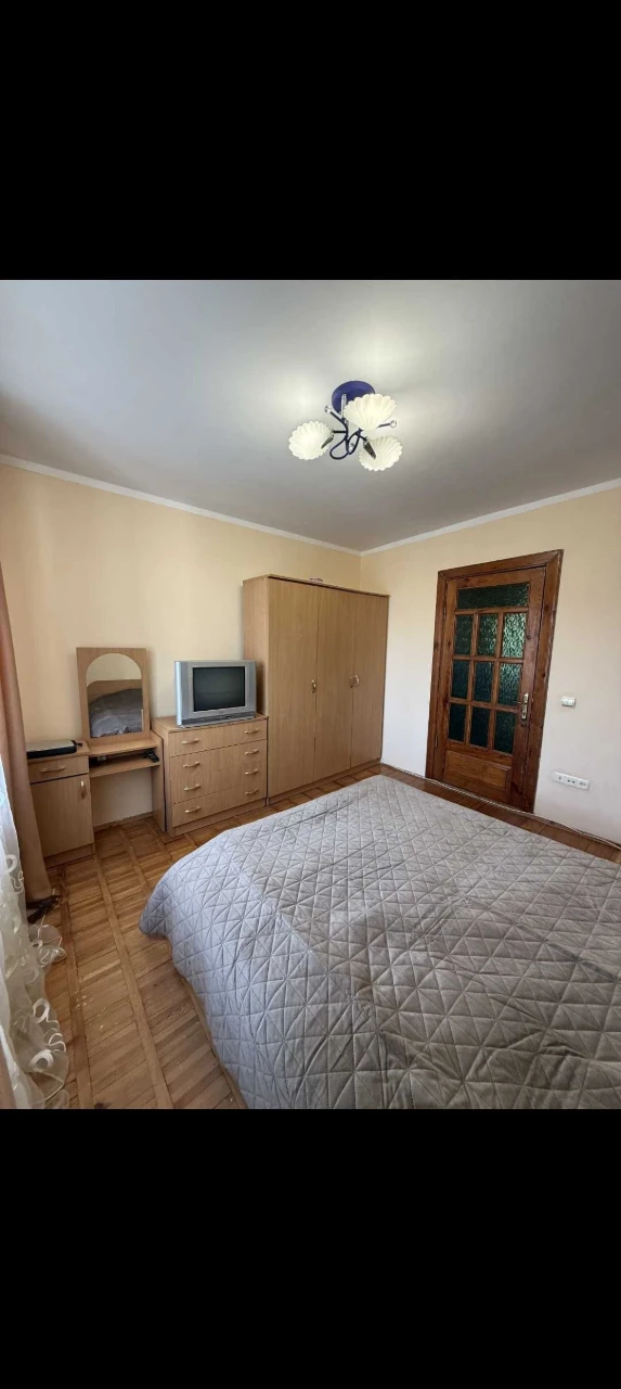 Продам 2 кімнатну квартиру на Відродження