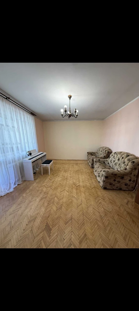 Продам 2 кімнатну квартиру на Відродження
