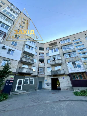 Трикімнатна пр.Соборності р-н ТЦ «Гостинець»