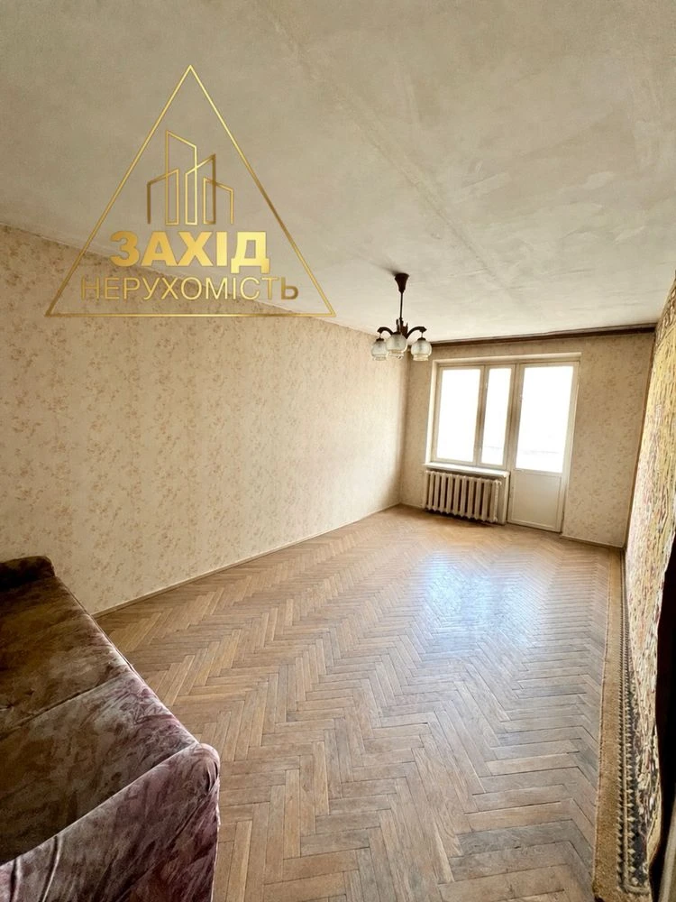 Трикімнатна пр.Соборності р-н ТЦ «Гостинець»