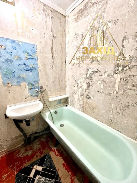 Двокімнатна біля РАЦСу, просп. Соборності, 4 поверх