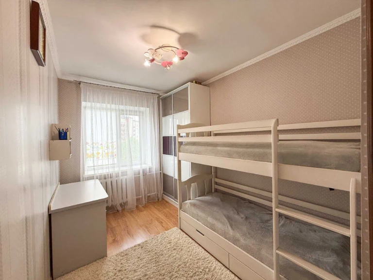 Продаж 3-кімнатної квартири з ремонтом на вул. Львівській, м