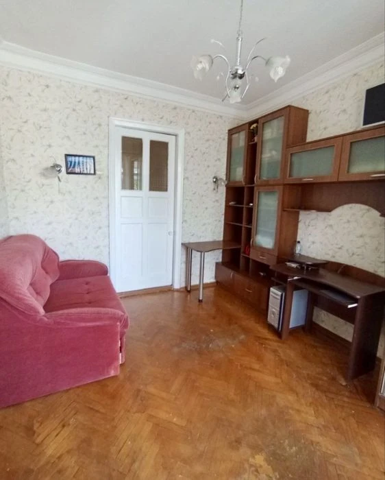 Продаж 2 кімнатної сталінки пр. Центральний зуп. Водопровідн