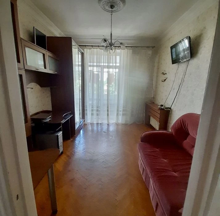 Продаж 2 кімнатної сталінки пр. Центральний зуп. Водопровідн