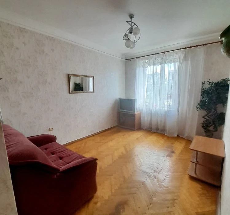 Продаж 2 кімнатної сталінки пр. Центральний зуп. Водопровідн