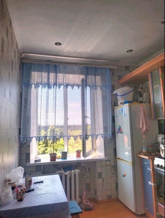 Продам 2-х комнатную "Сталинку" в Центре