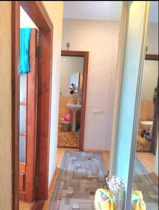 Продам 2-х комнатную "Сталинку" в Центре