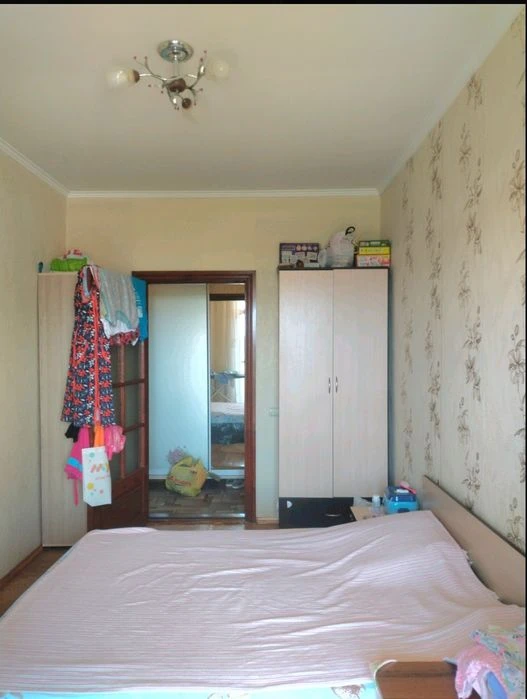 Продам 2-х комнатную "Сталинку" в Центре