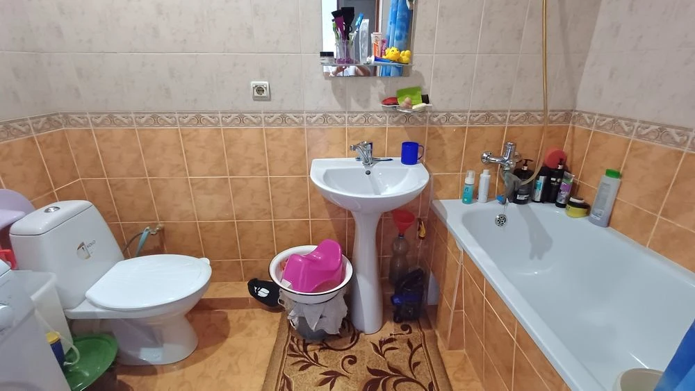 Продам 2-х комнатную "Сталинку" в Центре