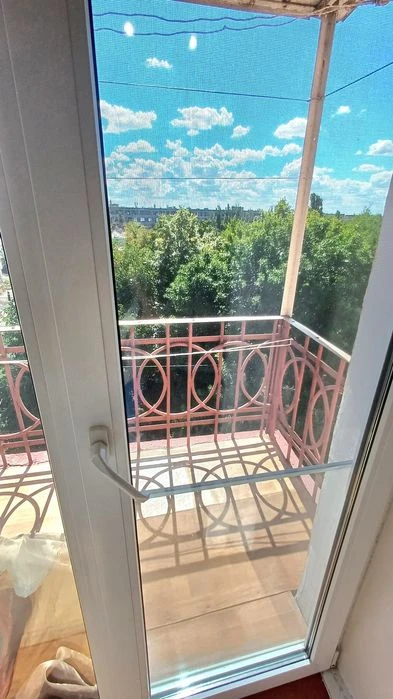 Продам 2-х комнатную "Сталинку" в Центре