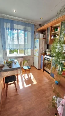 Продам 2-х комнатную "Сталинку" в Центре