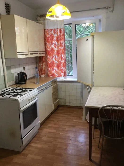 Продажа 3-х к. квартиры на 2 этаже в центре Корабельного рай