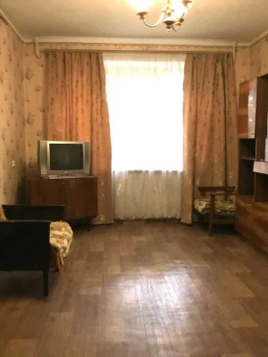 Продажа 3-х к. квартиры на 2 этаже в центре Корабельного рай