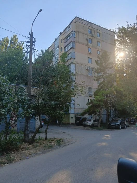 Продаю 3-х комнатную квартиру Мира 23-а с балконом 6/9 р-н п