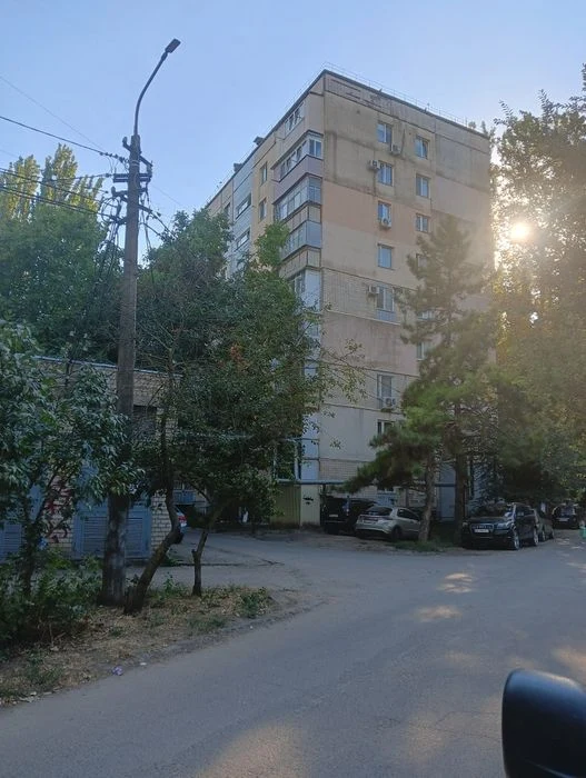 Продаю 3-х комнатную квартиру Мира 23-а с балконом 6/9 р-н п