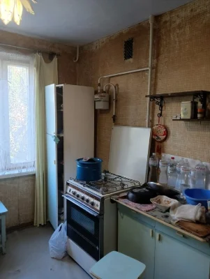 Продаю 3-х комнатную квартиру Мира 23-а с балконом 6/9 р-н п