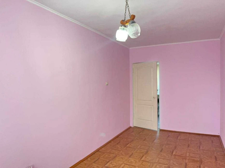 Продам 3-х к/к в гарному районі, зупинка «Магелан»