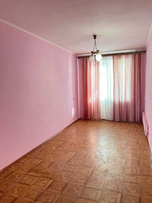 Продам 3-х к/к в гарному районі, зупинка «Магелан»