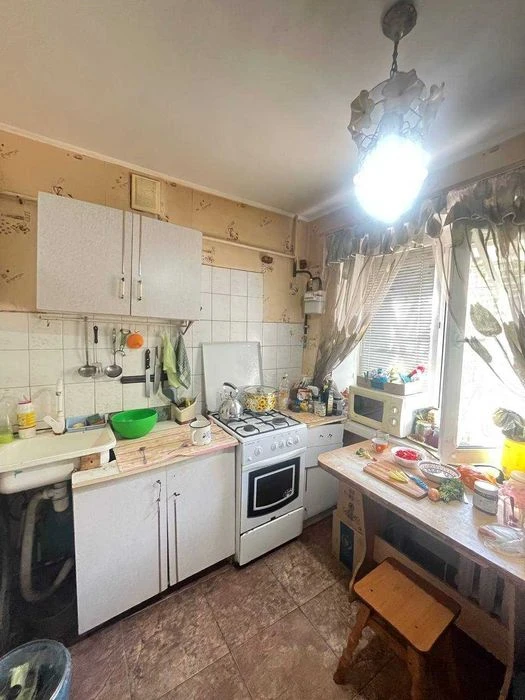 Продам 4-х к/к на 1 поверсі,  в Корабельному районі