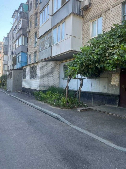 Продам 4-х к/к на 1 поверсі,  в Корабельному районі