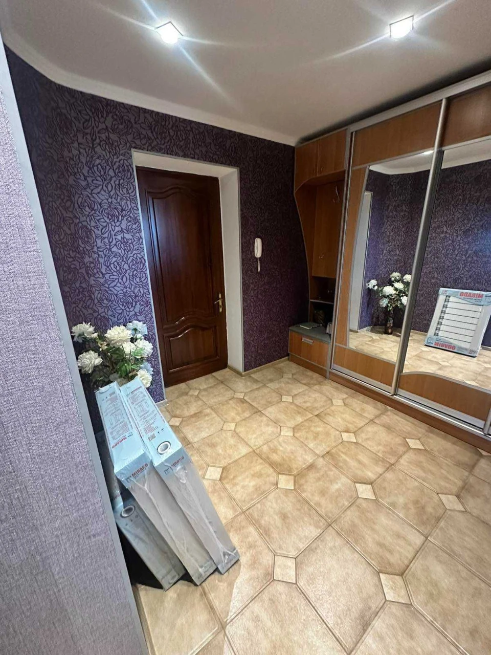 Продам чудову 2-кімнатну квартиру на пр. Миру