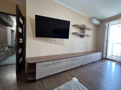Продається 2-кімнатна квартира, євроремонт, меблі, техніка,